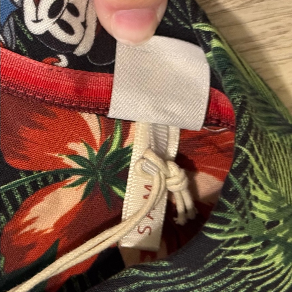 NEW Disney Parks x Tommy Bahama Holiday Christmas Hawaiian Shirt Size M NWT - Picture 4 of 16